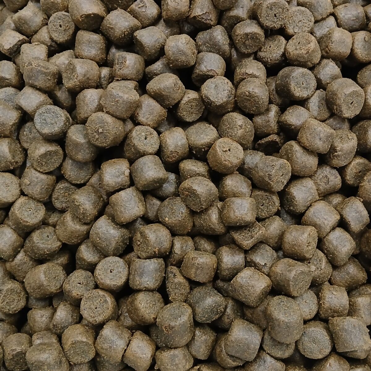 Aminopelety dark s dírkou 20mm (32% protein)