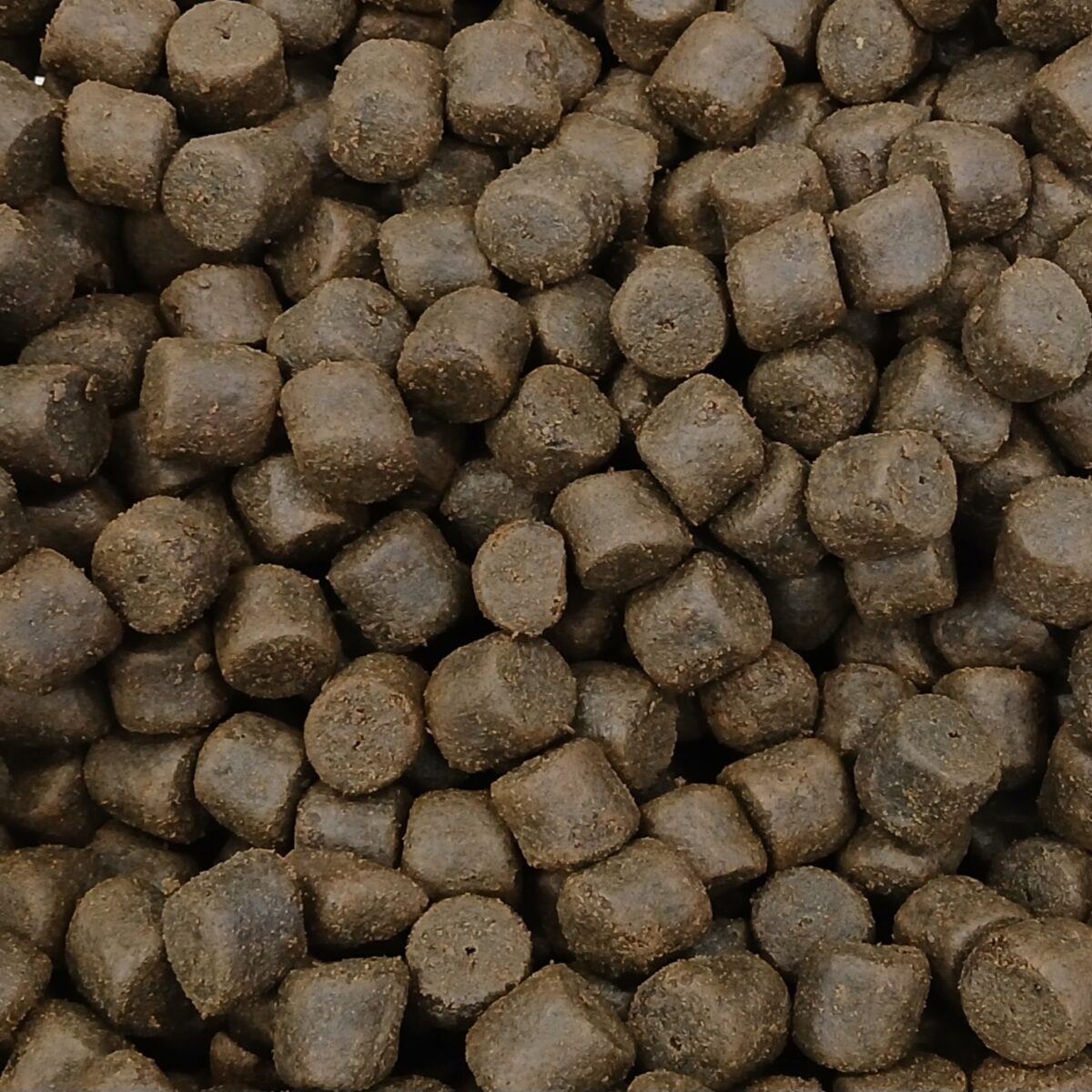 Aminopelety dark s dírkou 25mm (32% protein)